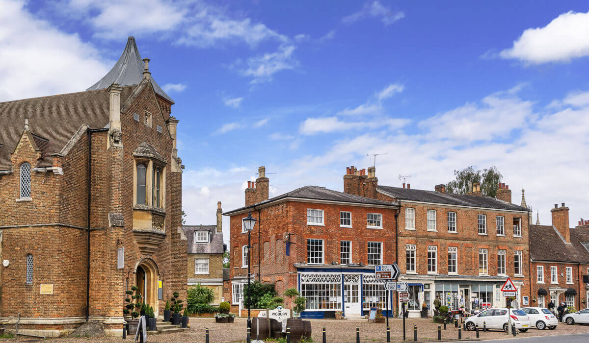 A Journey Through Buckinghamshire’s Sash Window Styles: From Market Towns to Riverside Grandeur