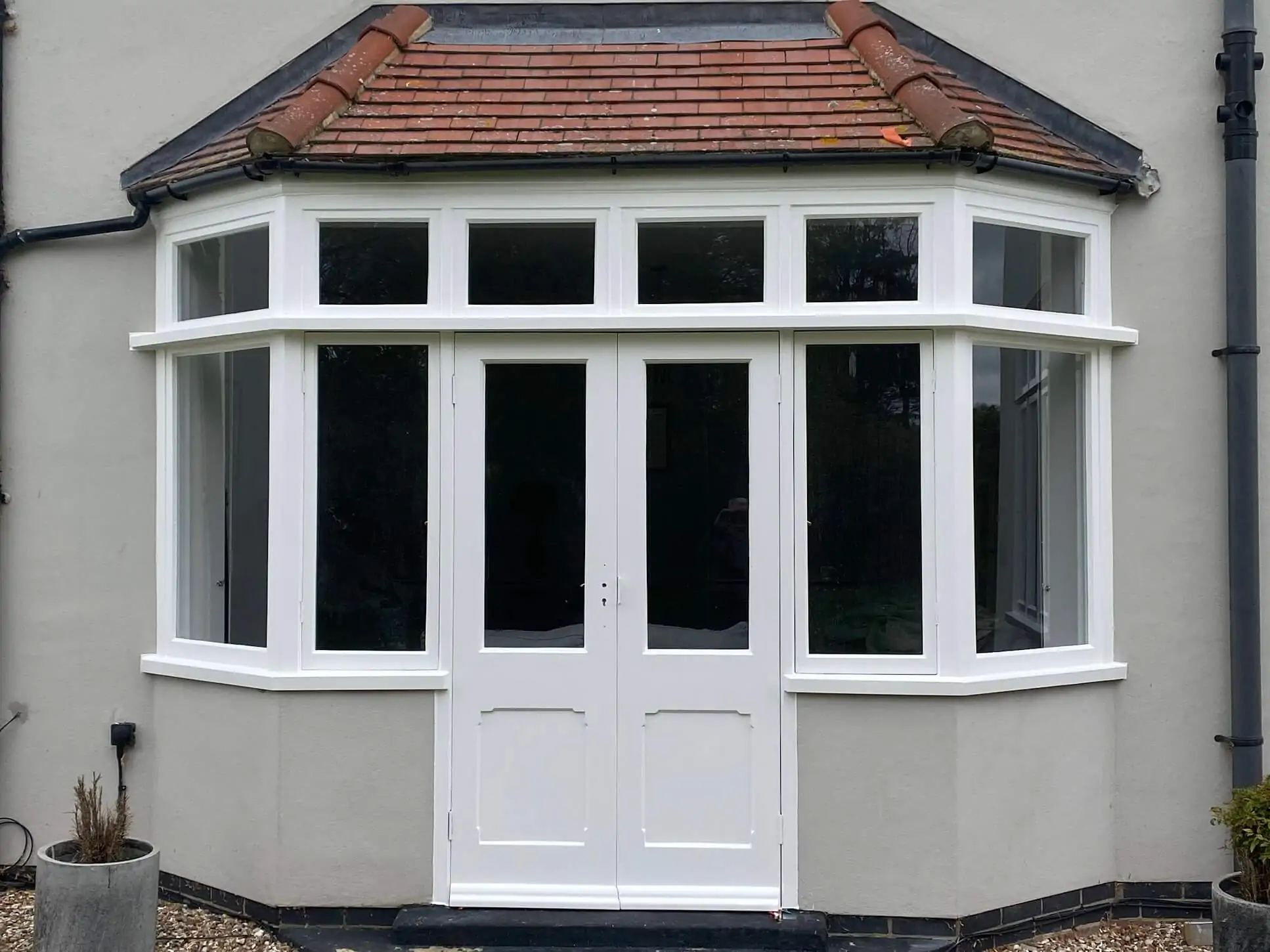 Replacement of double-glazing units and refurbishment of wooden frames